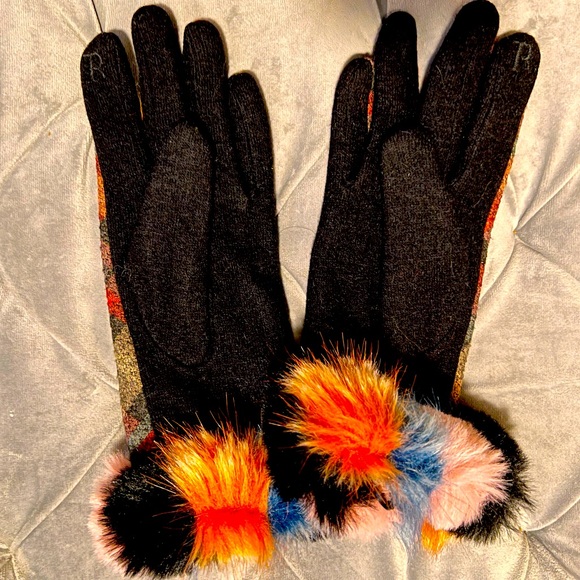 NWOT PLAID GRETA GLOVE - Picture 4 of 12